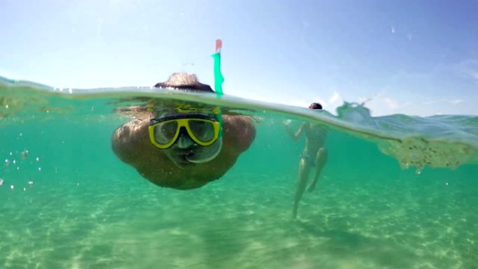 暑假，戴着浮潜面具的男子向水下摄像机游泳，gopro圆顶拍摄