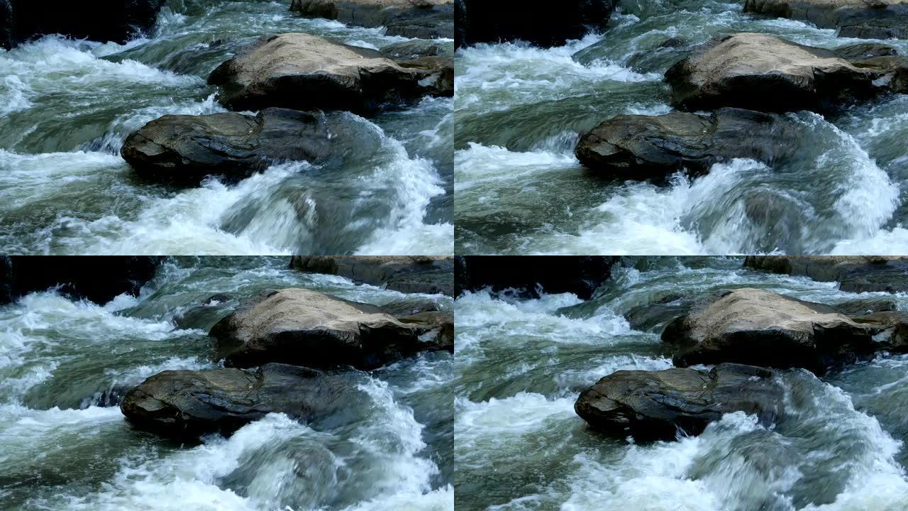 小溪流过岩石