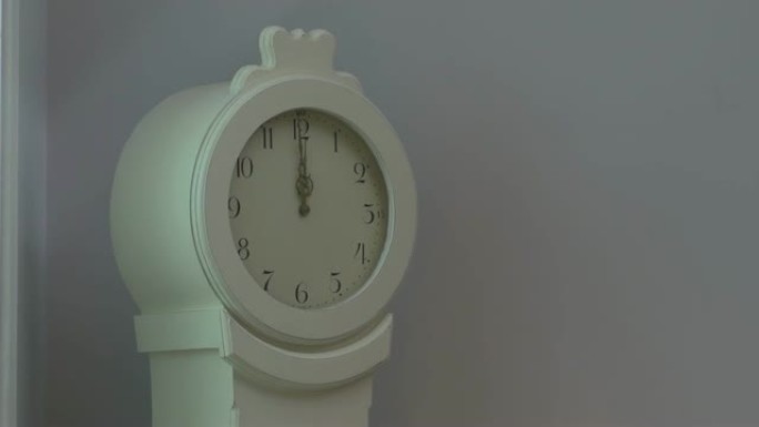 古董白色手表
