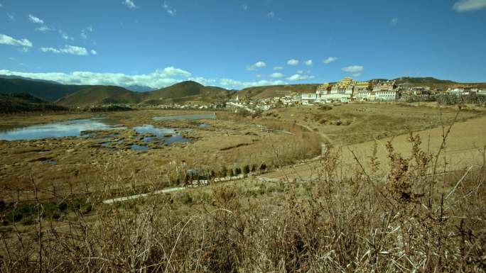 香格里拉松赞林寺远景