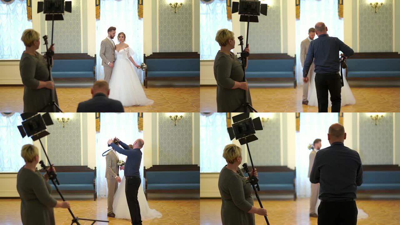 后台婚礼摄影-专业摄影师在别致的房间里为新婚夫妇拍照