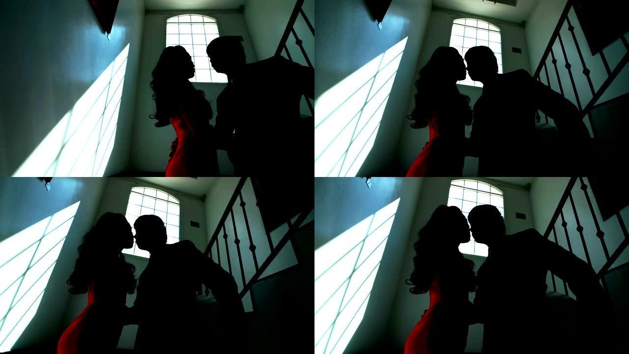 平移右相机: 浪漫情侣在楼梯上接吻的剪影。