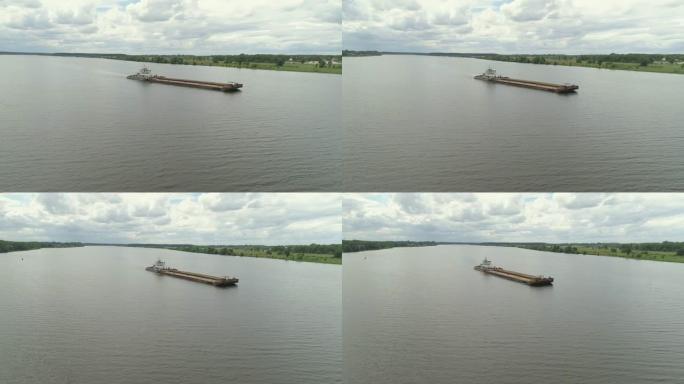 伏尔加河上的驳船