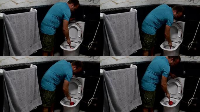 浴室里的男人用刷子洗马桶