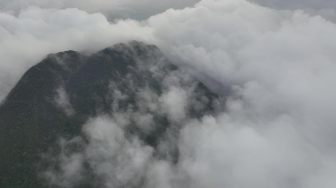 深圳梧桐山航拍云海