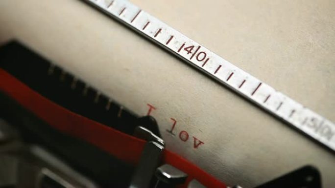 我爱你 -- 用一台旧打字机打字