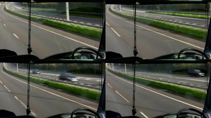 通过移动的公共汽车挡风玻璃查看高速公路
