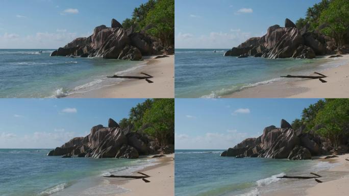 位于印度洋塞舌尔群岛的Praslin岛的热带海滩，有典型的花岗岩岩层
