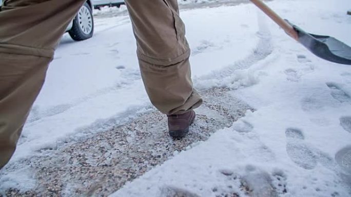 在我的院子里铲雪