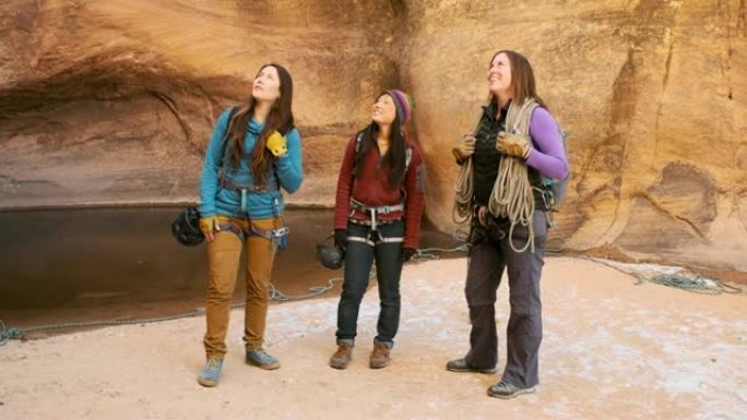 美国犹他州摩押的年轻女性攀岩者
