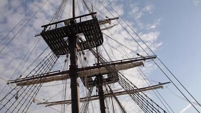 旧帆船的桅杆