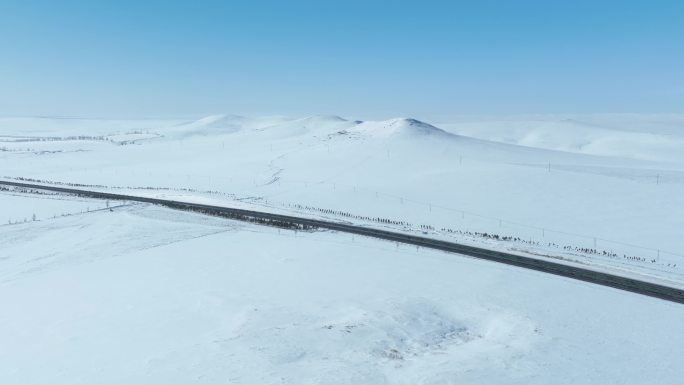 内蒙古呼伦贝尔雪原公路自然风光航拍