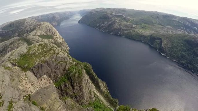 挪威著名的假日讲坛岩石的无人机镜头