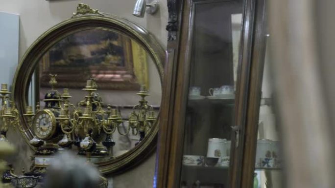 古董店金框旧镜子