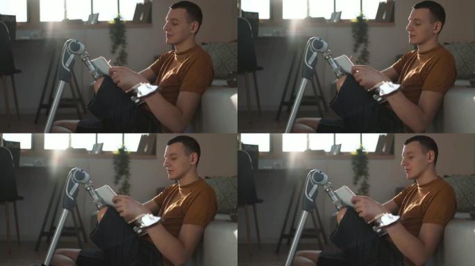 弹吉他的年轻截肢者