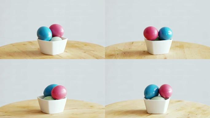 桌上五颜六色的复活节彩蛋