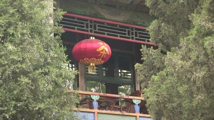 阳台和红色中国灯笼