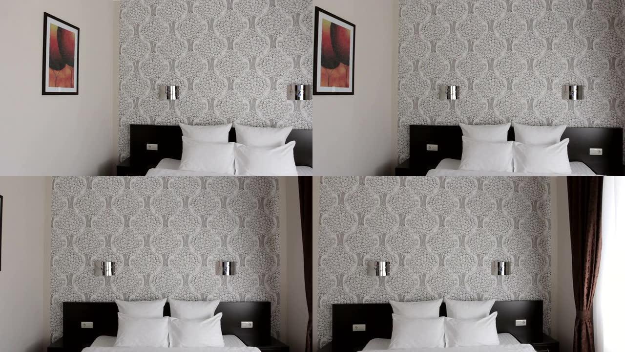 带双人床的漂亮酒店客房