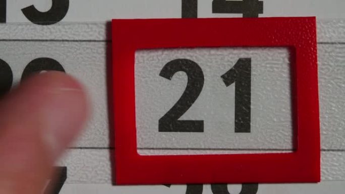 红色框架在21黑色日日历上移动