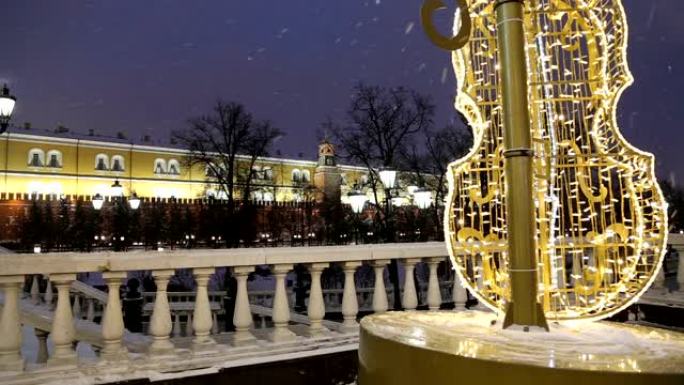 俄罗斯莫斯科的圣诞节 (新年假期) 装饰-克里姆林宫附近的Manege广场
