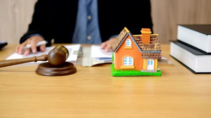 从事抵押贷款合同协议的商人律师购买和租赁房地产