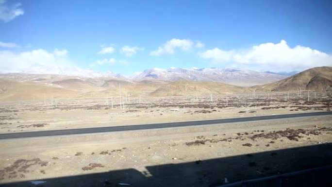 在青藏铁路拍摄青藏高原