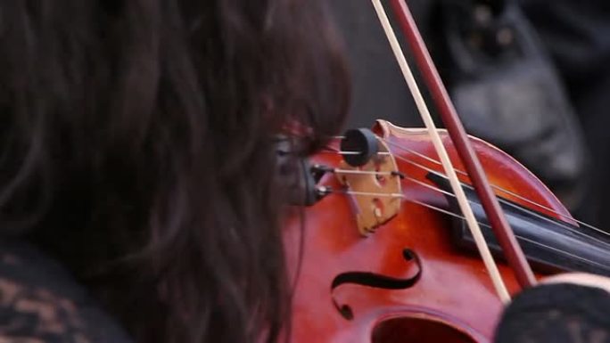 街头音乐家小提琴演奏