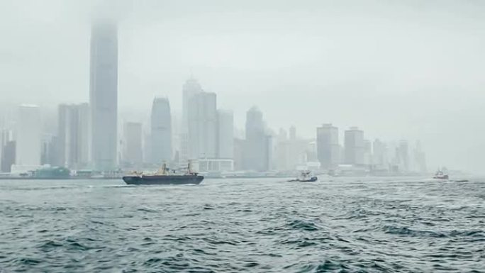 香港维多利亚港，雾天