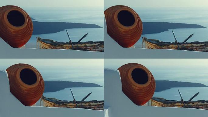 带有传统的基克拉迪骨灰盒，老船和爱琴海地中海的滑盖镜头