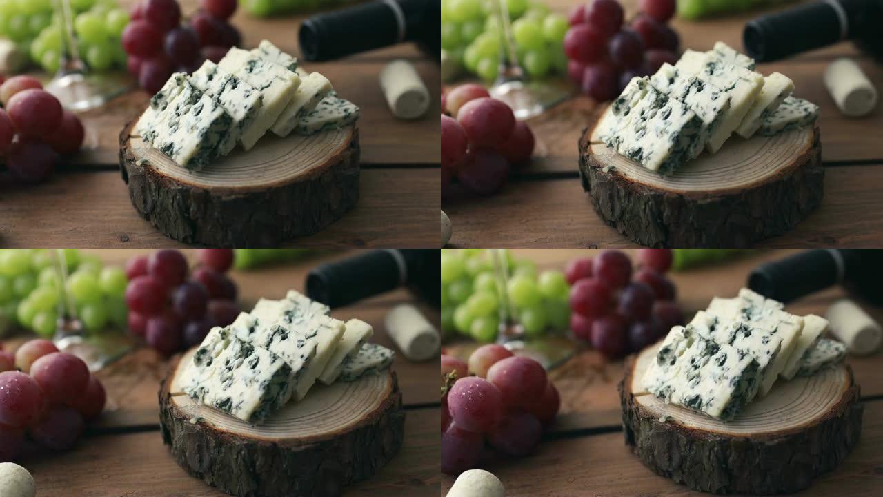 木头切片上的蓝奶酪