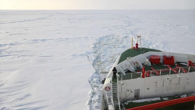 南极船破冰