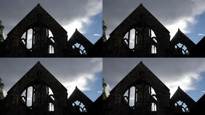 一个被遗弃的哥特式大教堂的剪影