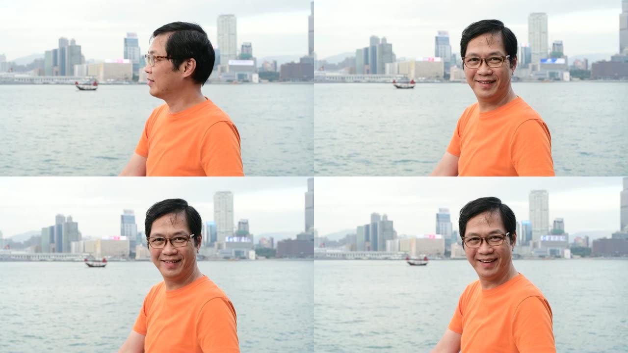 香港维多利亚港的成熟中国男子肖像