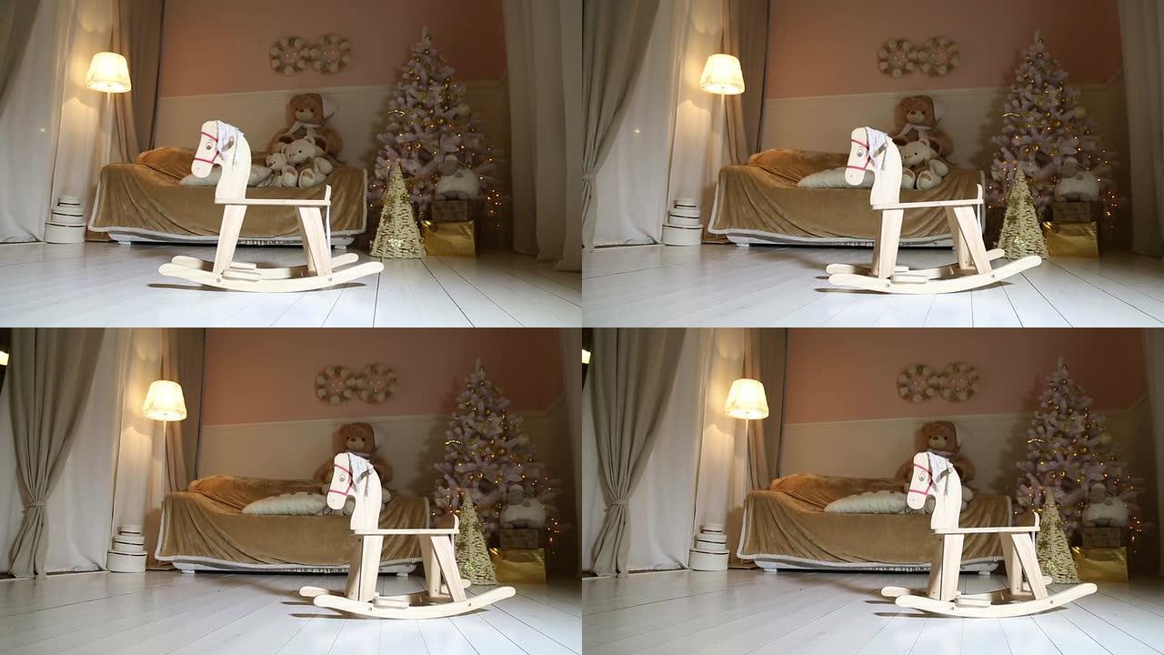 儿童摇马秋千、圣诞树、沙发、毛绒玩具、落地灯
