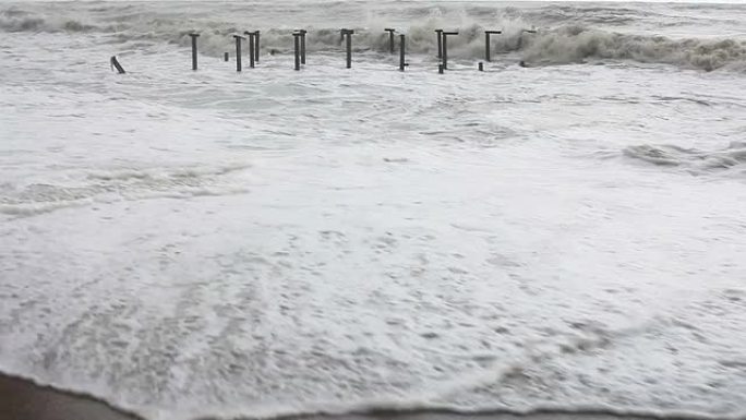 高清: 风暴和海浪