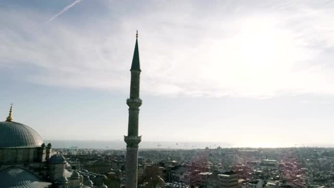 伊斯坦布尔法提赫清真寺和马尔马拉海鸟瞰图