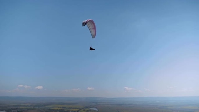 WS PAN POV空中滑翔伞飞行员，飞越城市，城市天际线，越野飞行员，极限运动，冒险