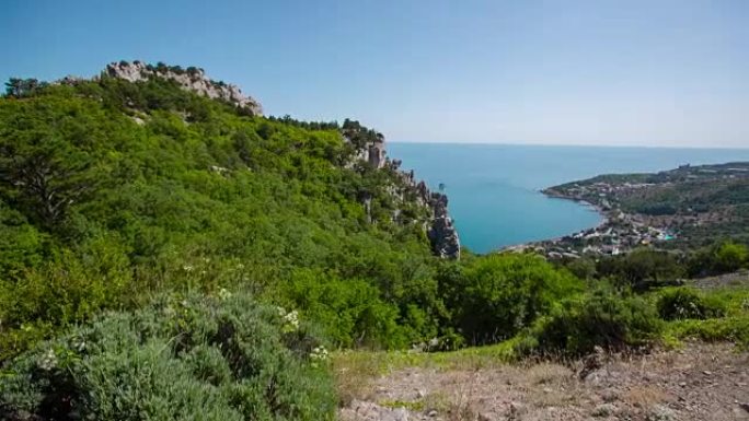 从山上可以看到海景