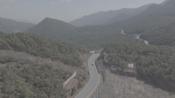 盘山路 大山 树木繁茂 树林 山路 曲折