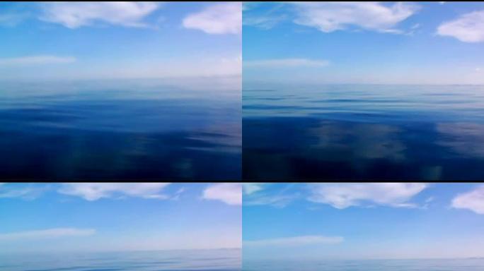 纯净的深蓝海洋