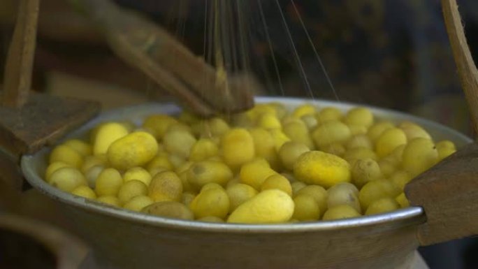 传统制作丝毛煮蚕丝织物的一种工艺