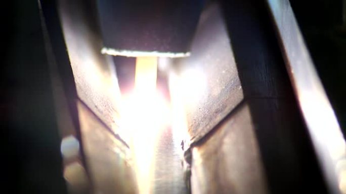 金属工业中的焊铁