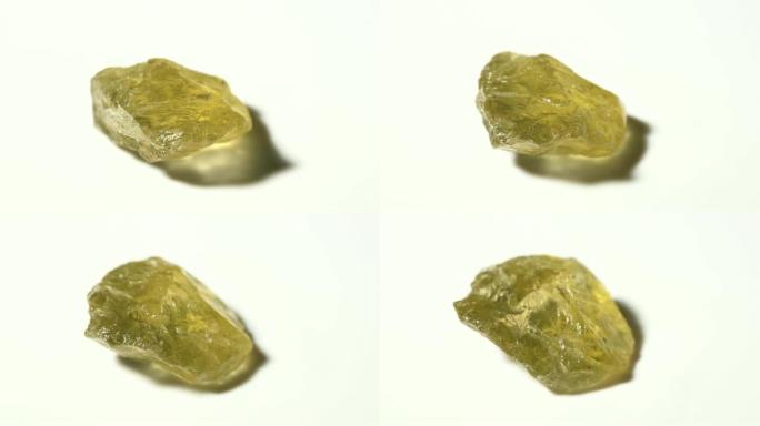 黄玉，白色背景旋转的矿物石样品