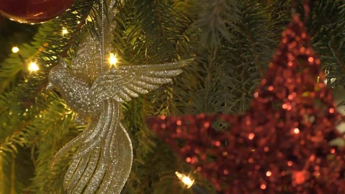 圣诞树装饰品，红星和金鸟