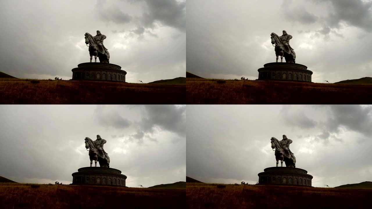 成吉思汗骑在马背上的巨大雕像，一个蒙古勇士的纪念碑