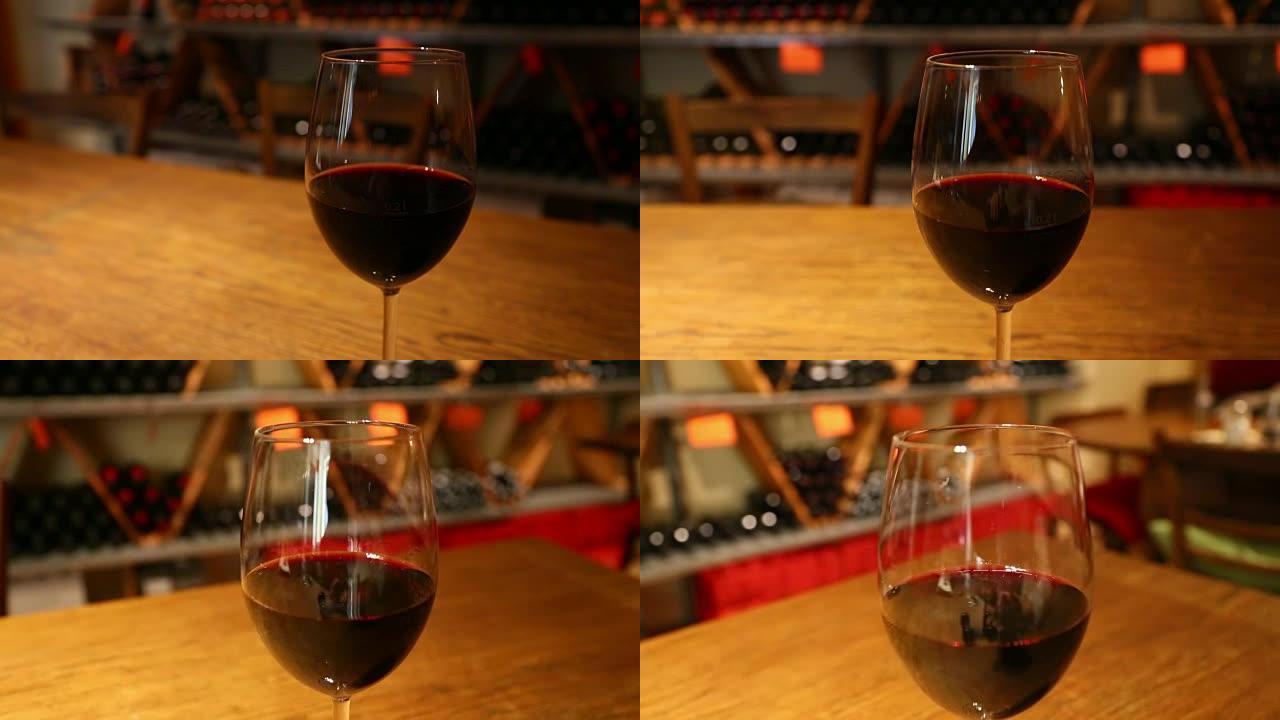 桌上的玻璃酒，圆形跟踪镜头