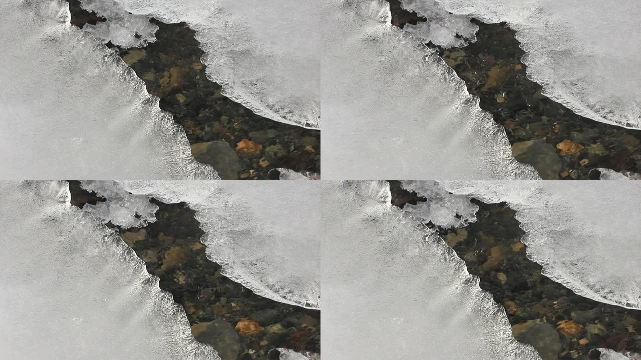 冰裂以下流动的水流