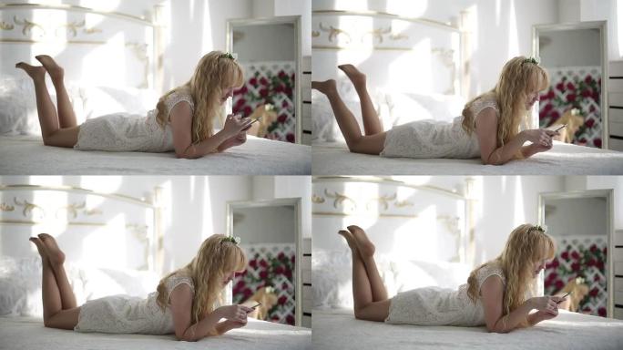 迷人的年轻女子在卧室里使用智能手机上的应用程序