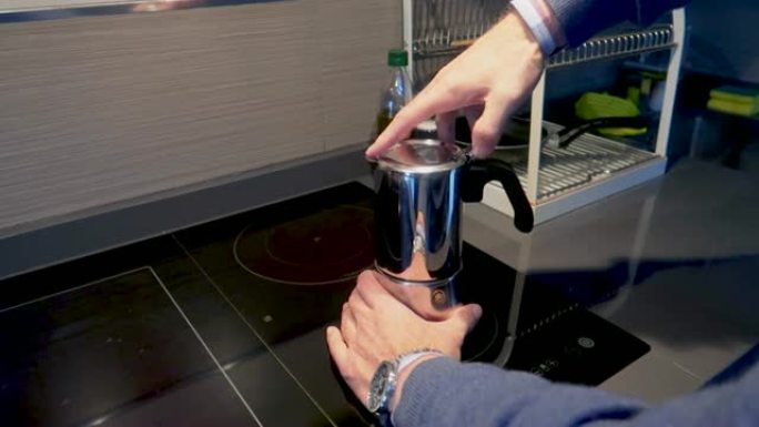 男人使用老式巴西咖啡机-股票视频