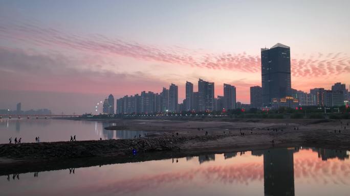 南昌红谷滩赣江夕阳水上走道